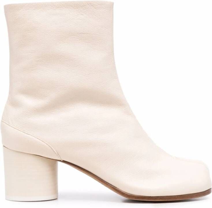 Maison Margiela Crème Enkellaarzen met Tabi-teen Beige Dames