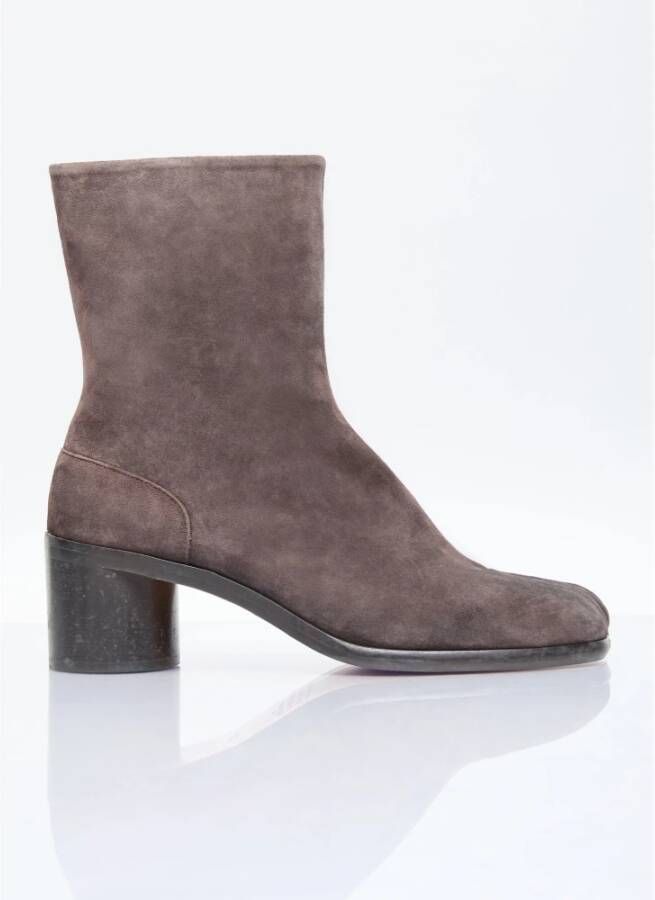 Maison Margiela Suede Tabi Enkellaarzen met Distressed Hak Brown Heren