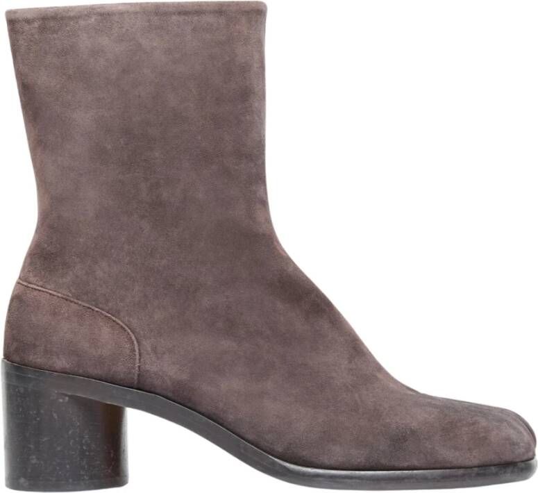 Maison Margiela Suede Tabi Enkellaarzen met Distressed Hak Brown Heren