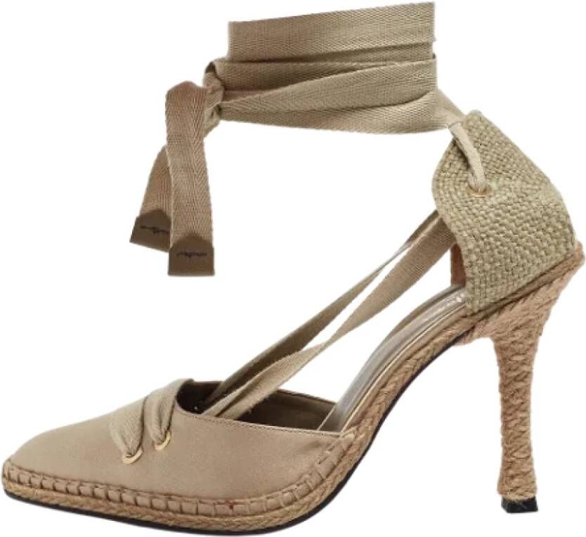 Manolo Blahnik Pre-owned Canvas heels Beige Dames