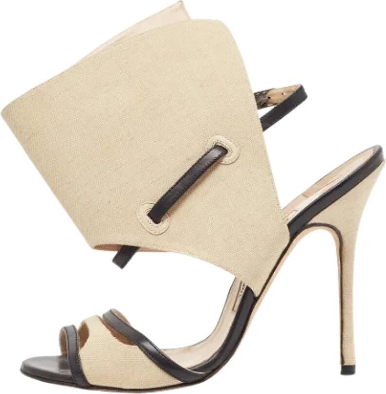 Manolo Blahnik Pre-owned Canvas sandals Beige Dames