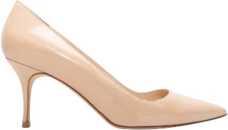 Manolo Blahnik Pre-owned Leather heels Beige Dames