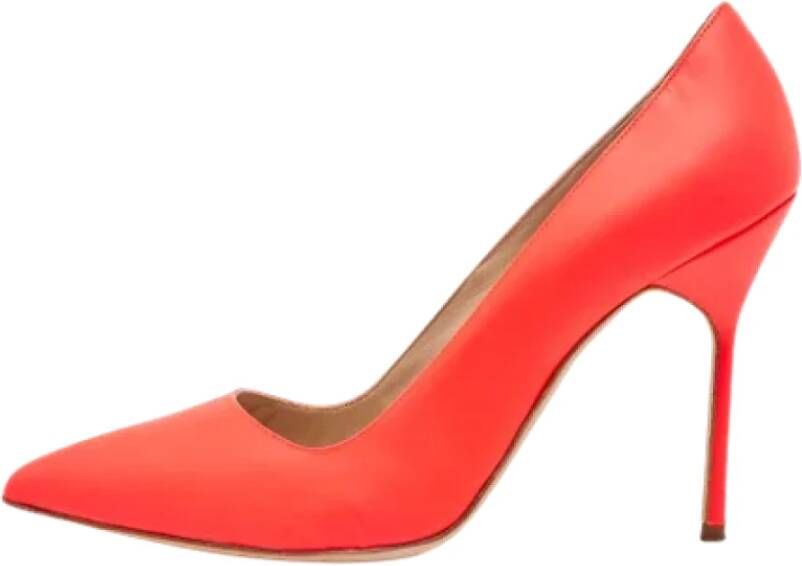 Manolo Blahnik Pre-owned Leather heels Orange Dames