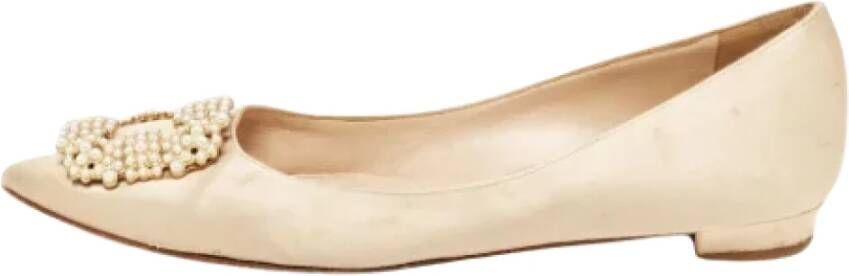 Manolo Blahnik Pre-owned Satin flats Beige Dames