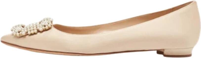 Manolo Blahnik Pre-owned Satin flats Beige Dames