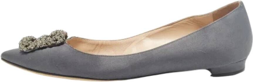 Manolo Blahnik Pre-owned Satin flats Gray Dames