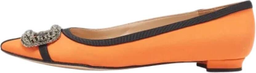 Manolo Blahnik Pre-owned Satin flats Orange Dames