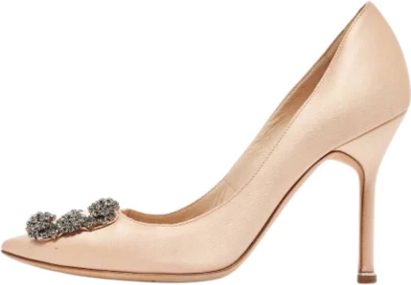 Manolo Blahnik Pre-owned Satin heels Beige Dames