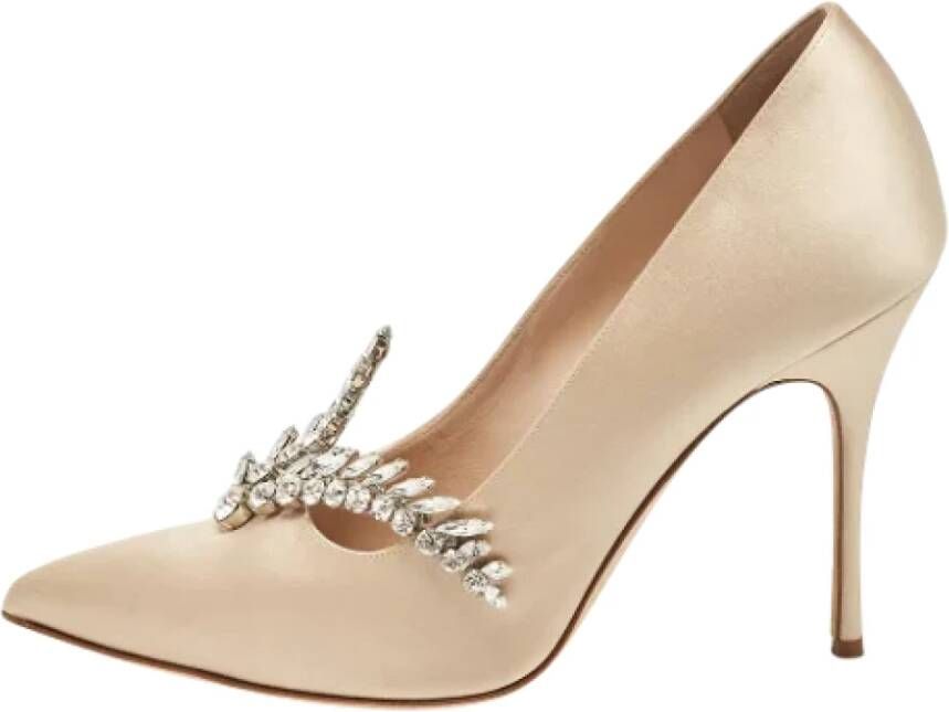 Manolo Blahnik Pre-owned Satin heels Beige Dames