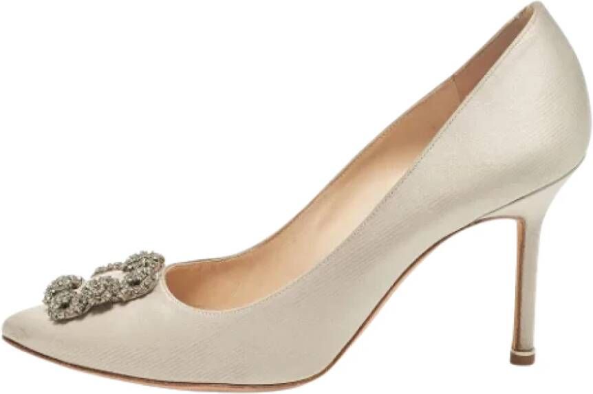 Manolo Blahnik Pre-owned Satin heels Gray Dames