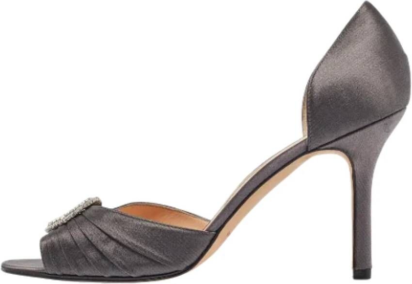 Manolo Blahnik Pre-owned Satin heels Gray Dames