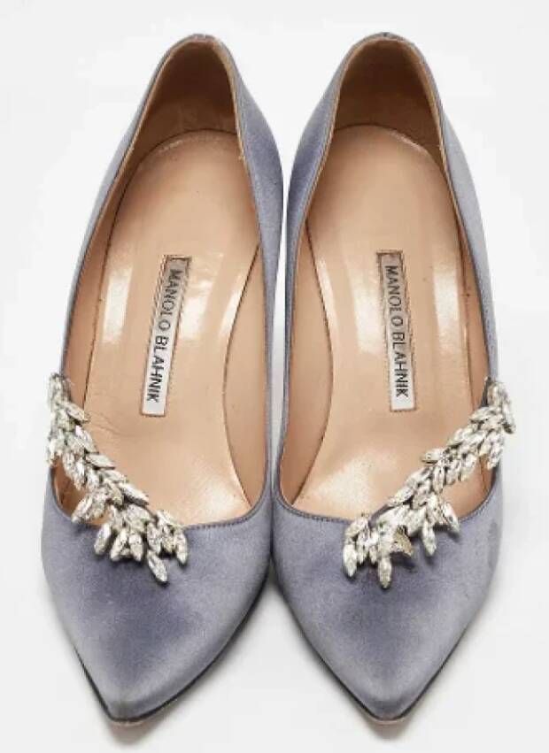 Manolo Blahnik Pre-owned Satin heels Gray Dames