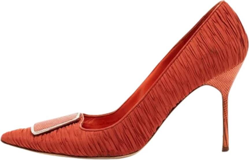 Manolo Blahnik Pre-owned Satin heels Orange Dames