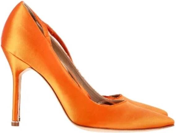 Manolo Blahnik Pre-owned Satin heels Orange Dames