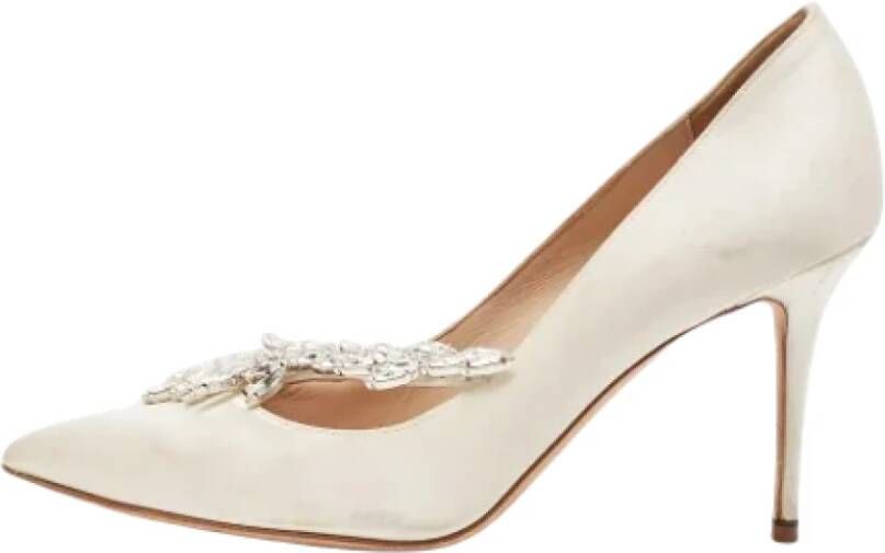 Manolo Blahnik Pre-owned Satin heels White Dames