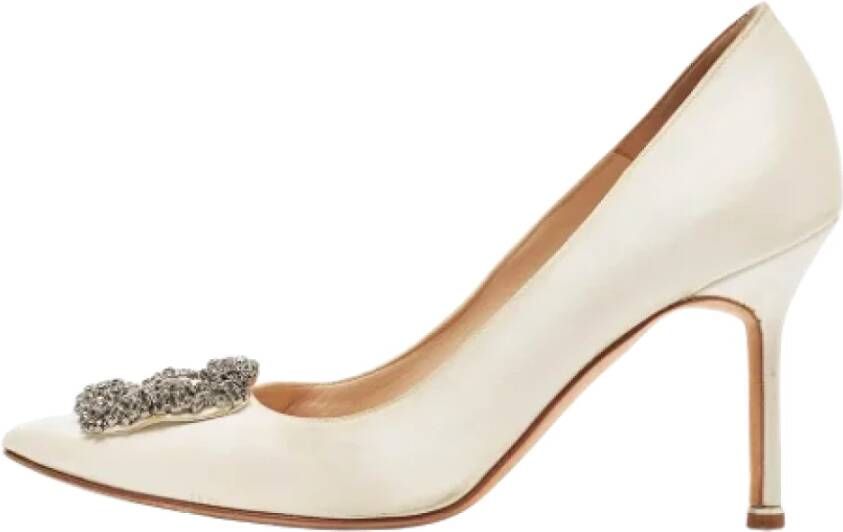 Manolo Blahnik Pre-owned Satin heels White Dames