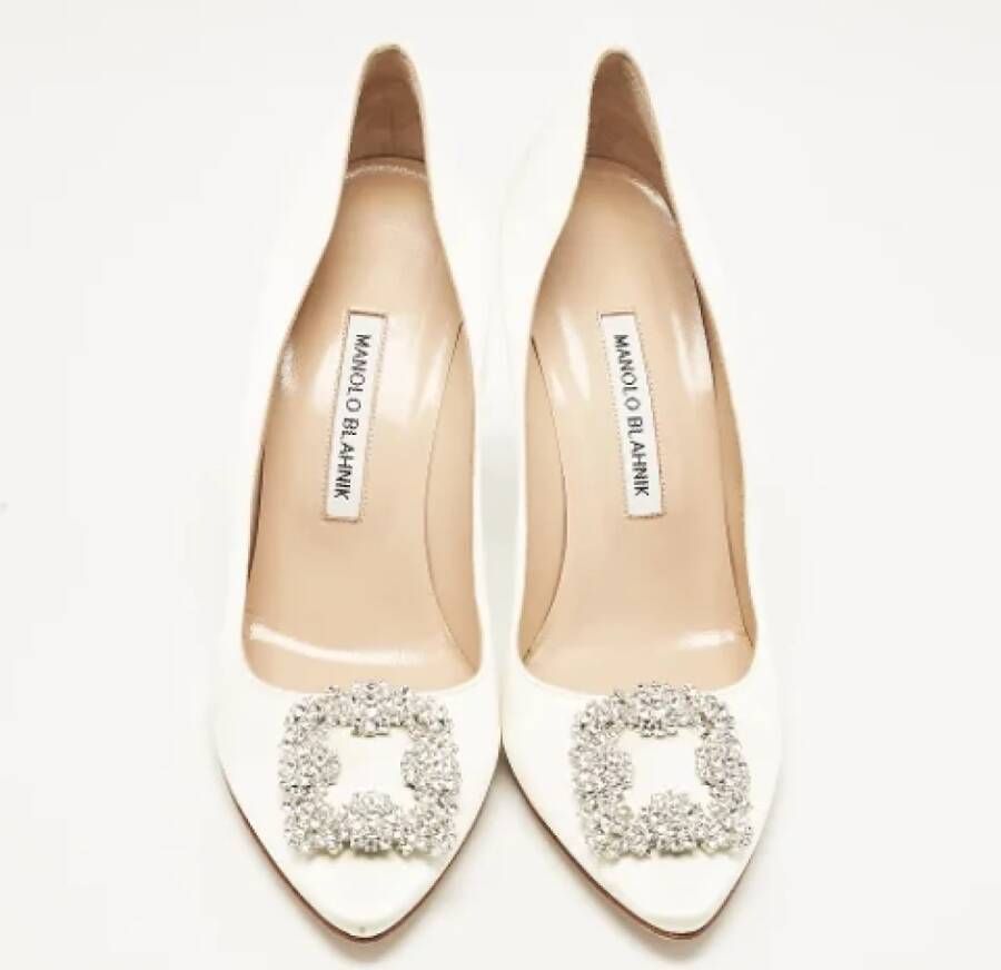 Manolo Blahnik Pre-owned Satin heels White Dames