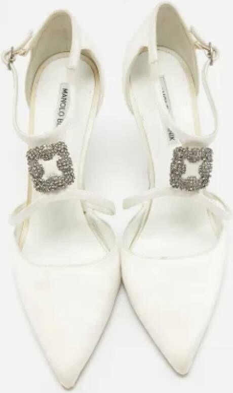 Manolo Blahnik Pre-owned Satin heels White Dames