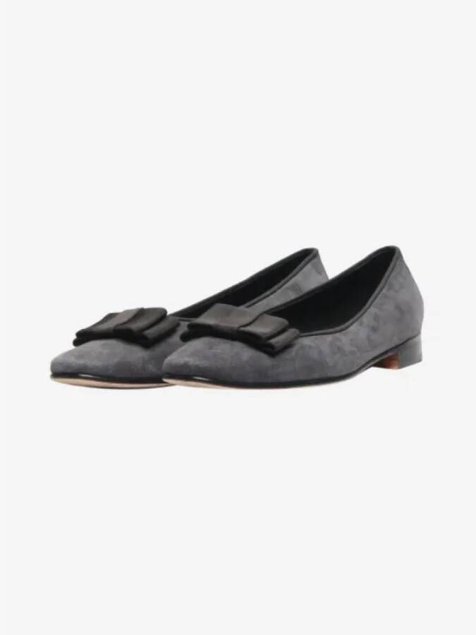 Manolo Blahnik Pre-owned Suede flats Gray Dames