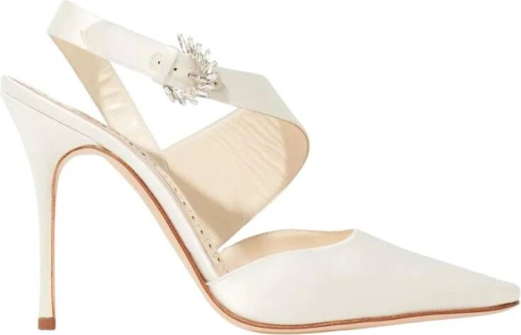 Manolo Blahnik Roomkleurige pumps met amandel teen Beige Dames