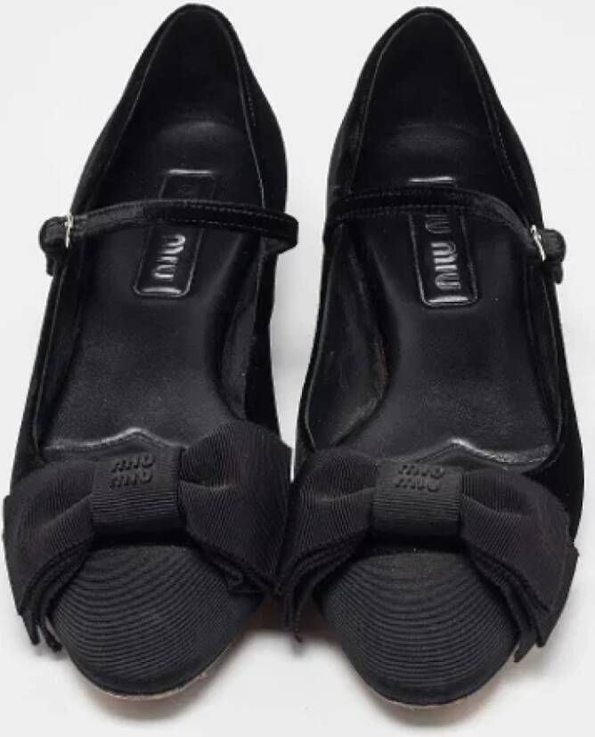 Miu Pre-owned Fabric flats Black Dames