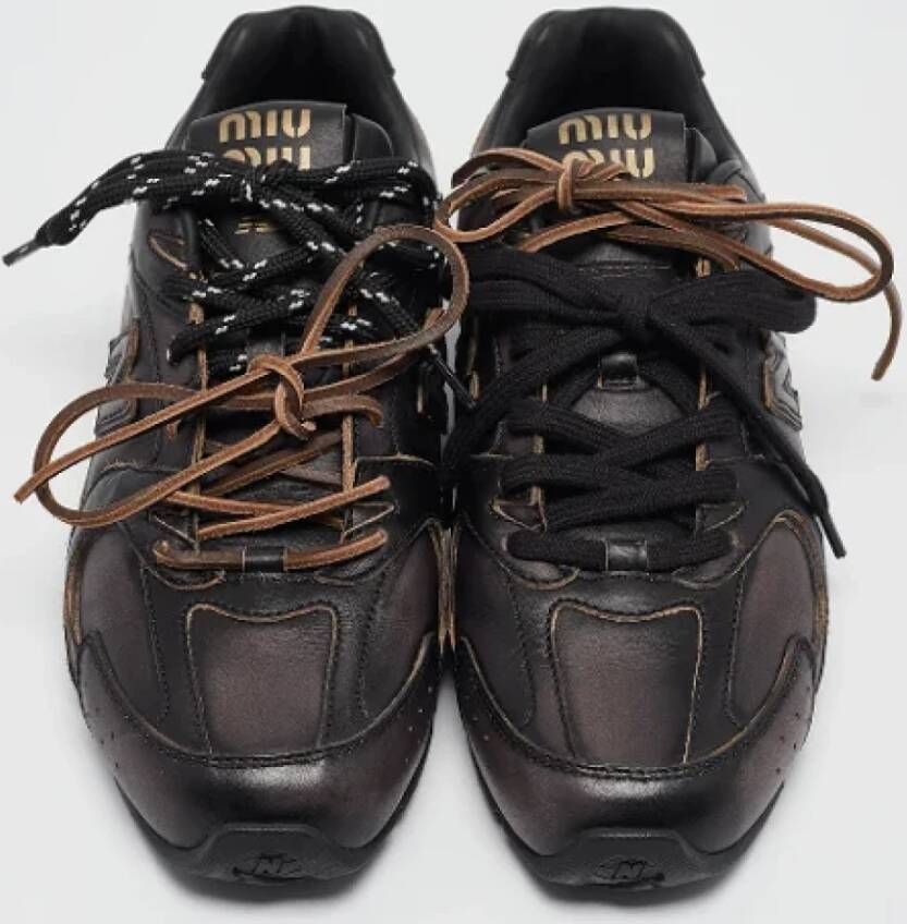 Miu Pre-owned Leather sneakers Brown Dames