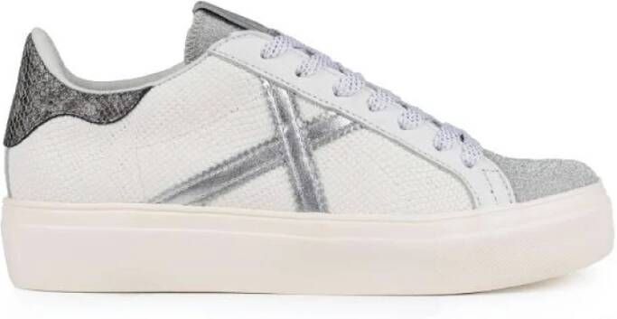 Munich Witte en zilveren sneakers met dierenprint White Dames