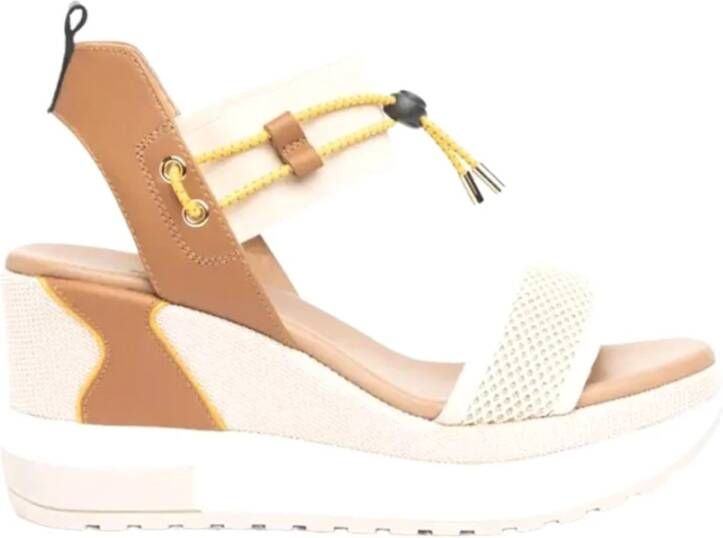 Nerogiardini Beige Sleehak Sandalen Verhogen Casual Look Beige Dames