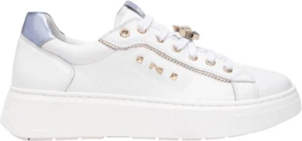 Nerogiardini Witte leren sneakers met blauwe metallic details White Dames