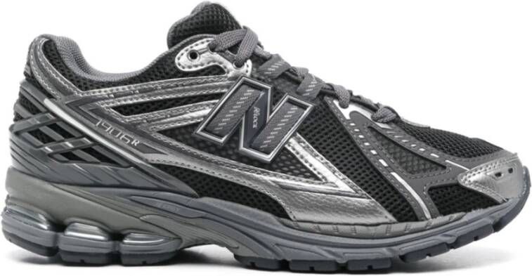 New Balance Zwarte Sneakers met Paneeldesign Black