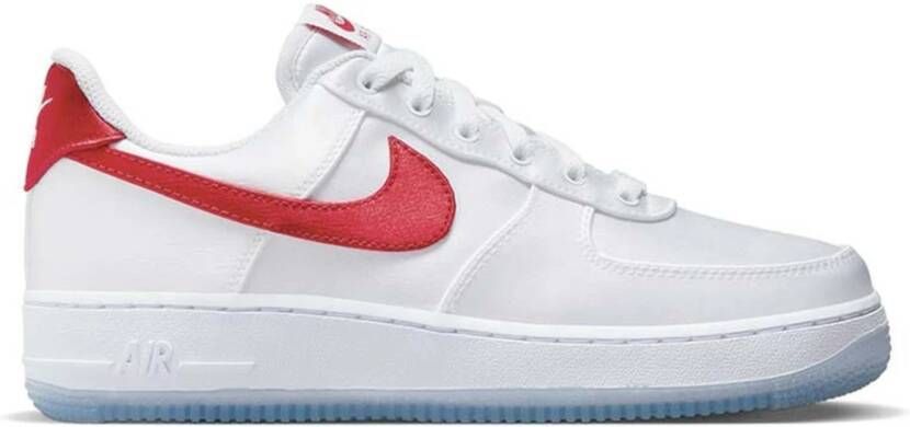 Nike Wmns Air Force 1 '07 Basketball Schoenen white varsity red maat: 40.5 beschikbare maaten:37.5 38 40.5