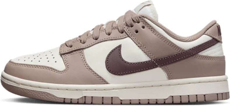 Nike Diffused Taupe Dunk Low Stijlvolle en opvallende sneaker Brown Dames