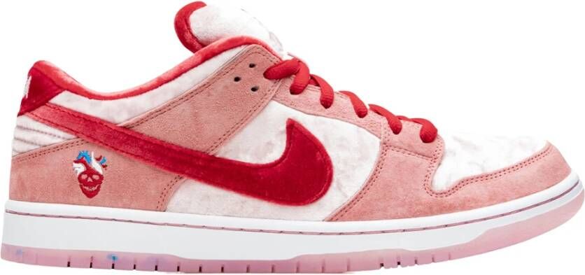 Nike Limited Edition SB Dunk Low Strange Love Pink Heren