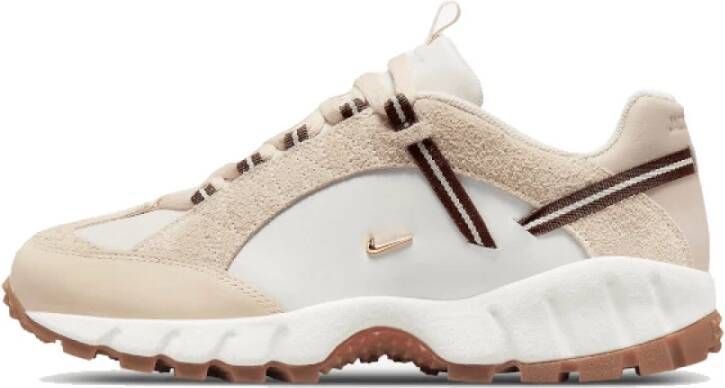 Nike "Jacquemus Beige Sneakers voor Vrouwen" Beige Dames