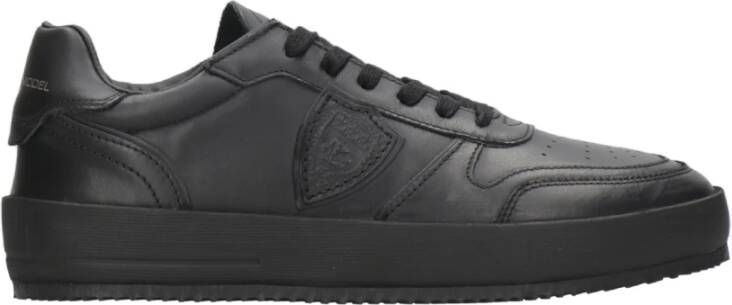 Philippe Model Zwarte leren sneakers met geperforeerde neus Black Heren