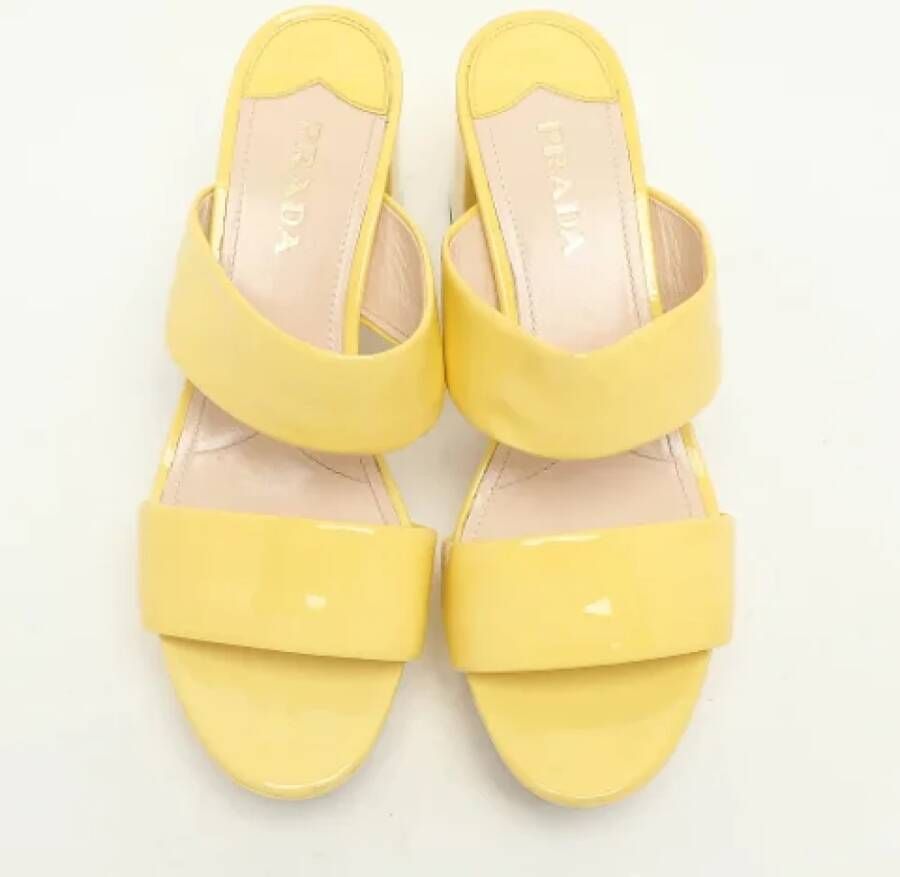 Prada Vintage Pre-owned Fabric sandals Yellow Dames