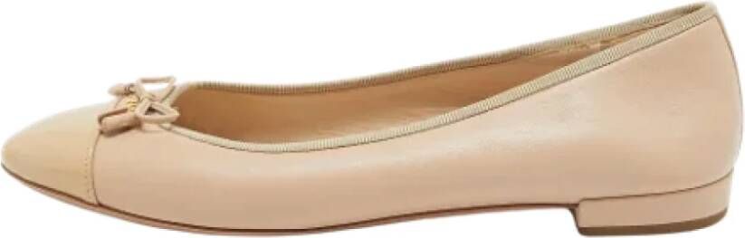 Prada Vintage Pre-owned Leather flats Beige Dames