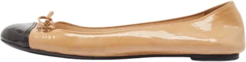 Prada Vintage Pre-owned Leather flats Beige Dames