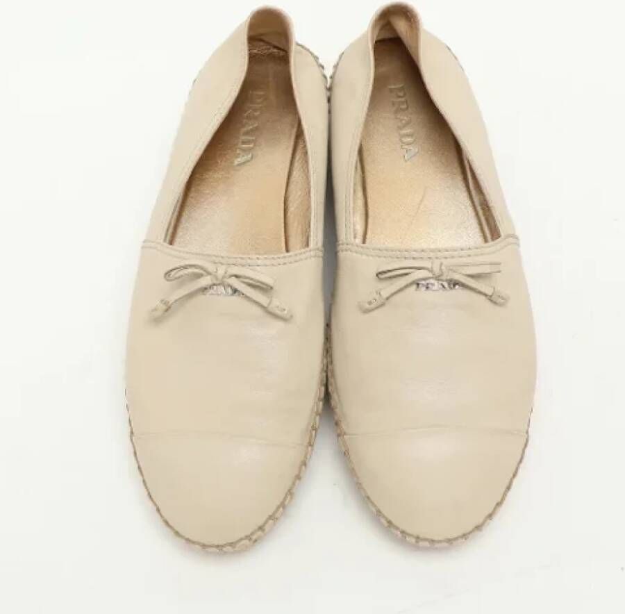 Prada Vintage Pre-owned Leather flats Beige Dames