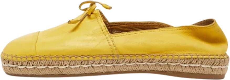 Prada Vintage Pre-owned Leather flats Yellow Dames