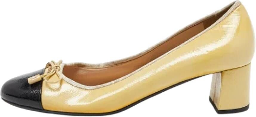 Prada Vintage Pre-owned Leather heels Yellow Dames