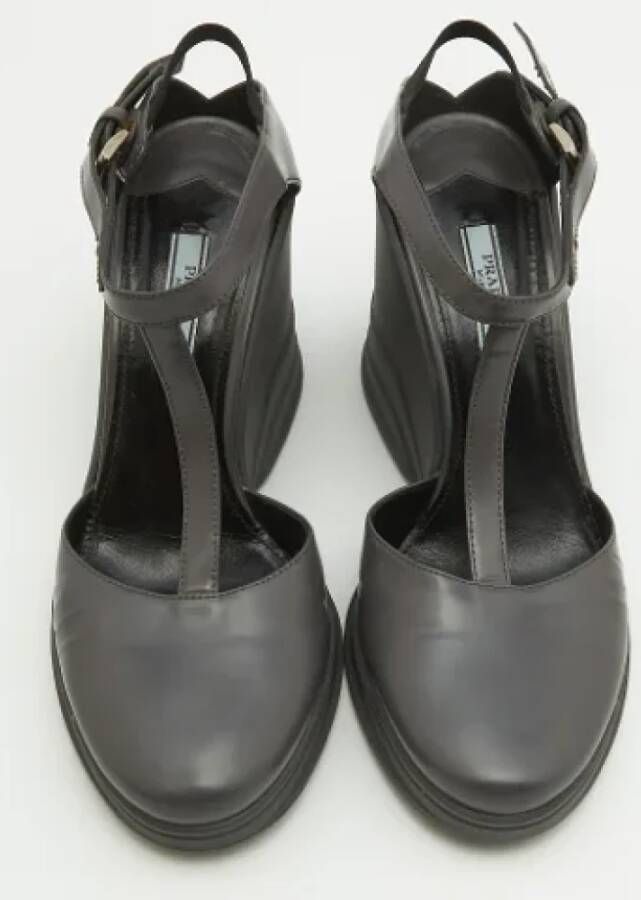 Prada Vintage Pre-owned Leather sandals Gray Dames