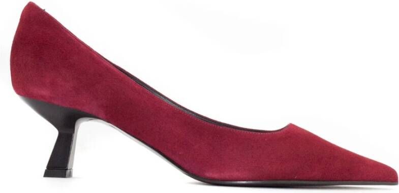 Roberto Festa Bordeaux Suede Pumps Met Puntige Hak Red Dames