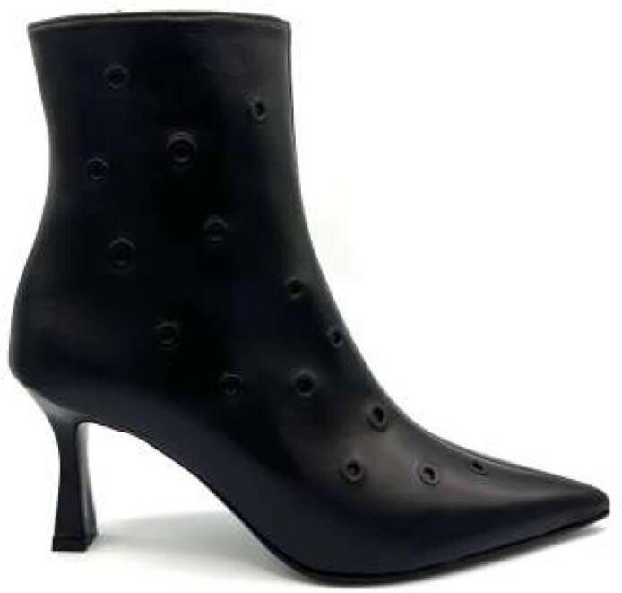 Roberto Festa Zwarte leren enkellaars met studs Black Dames