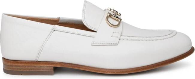 Salvatore Ferragamo Almond Toe Leren Loafers Beige Dames