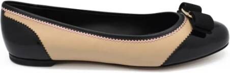 Salvatore Ferragamo Bicolored Ballet Flats Beige en Zwart Leer Beige Dames