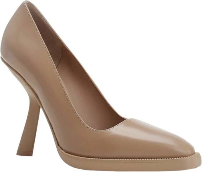 Salvatore Ferragamo Elegante Hoge Hakken voor Vrouwen Beige Dames