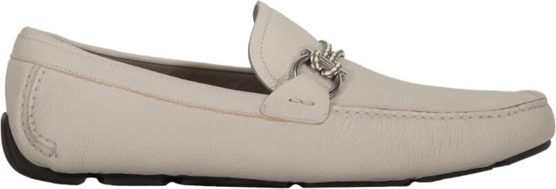 Salvatore Ferragamo Korrelig Leren Loafers met Gancini Detail Beige Heren