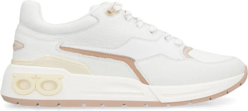 Salvatore Ferragamo Lage Sneakers van Leer en Stof White Dames