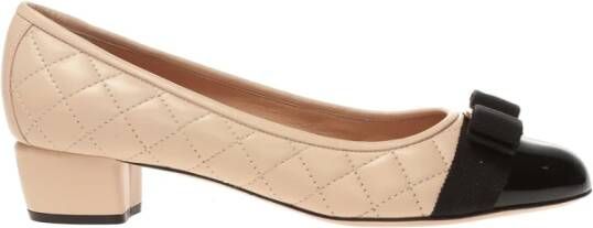 Salvatore Ferragamo Beige en Zwart Nappa Leren Pumps Schoenen Beige Dames